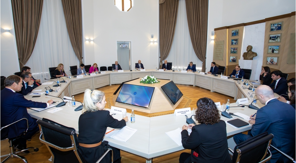 nazirlikde-avropa-yenidenqurma-ve-inkishaf-bankinin-birinci-vitse-prezidenti-ile-gorush-olub