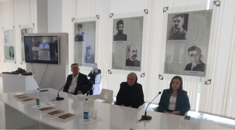 yunus-oguz-polad-heshimovun-aile-uzvleri-ile-gorushub-foto