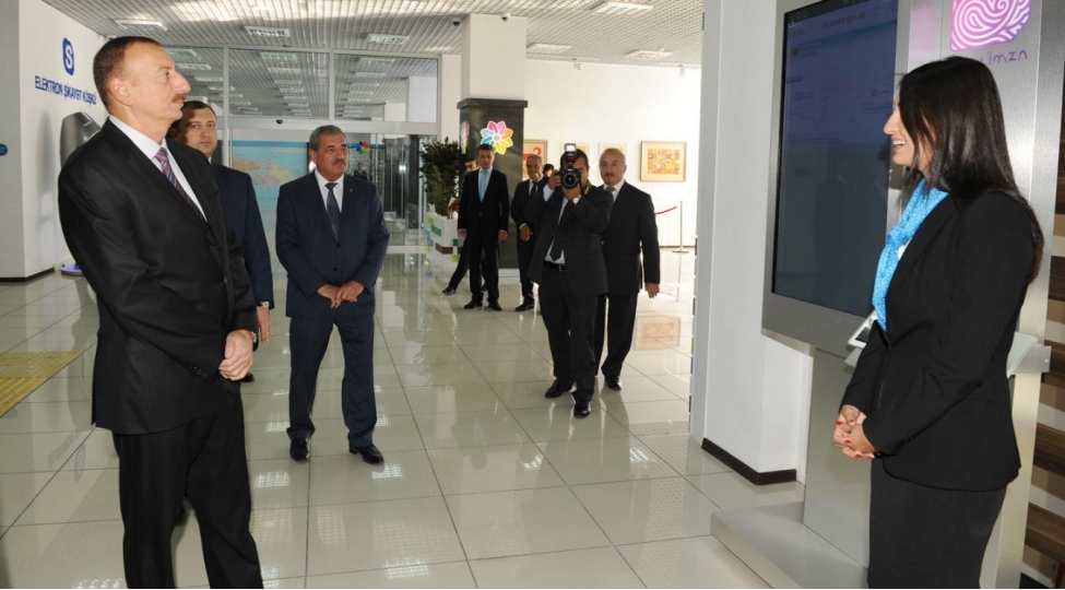 azerbaycan-prezidentine-ilk-asan-imzanin-teqdim-edilmesinden-10-il-otur