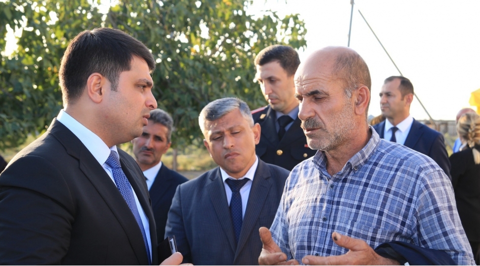 neftchalanin-icra-bashchisi-kend-sakinlerinin-problemlerini-dinleyib-foto