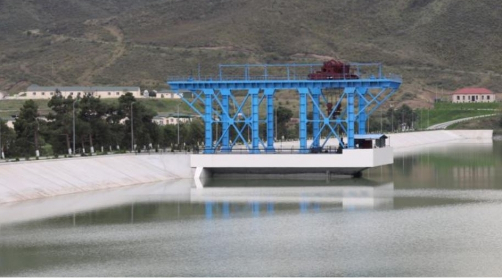 suqovushan-qesebesindeki-istirahet-parkinda-5-mine-yaxin-agac-ve-kol-ekilib