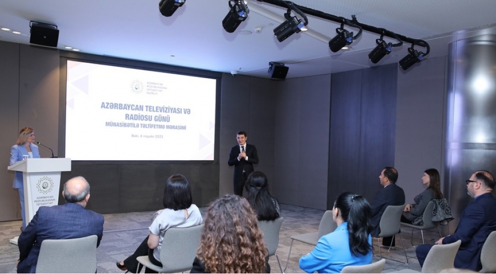 iqtisadiyyat-nazirliyi-bir-sira-televiziya-ishchilerini-fexri-fermanla-teltif-edib-foto