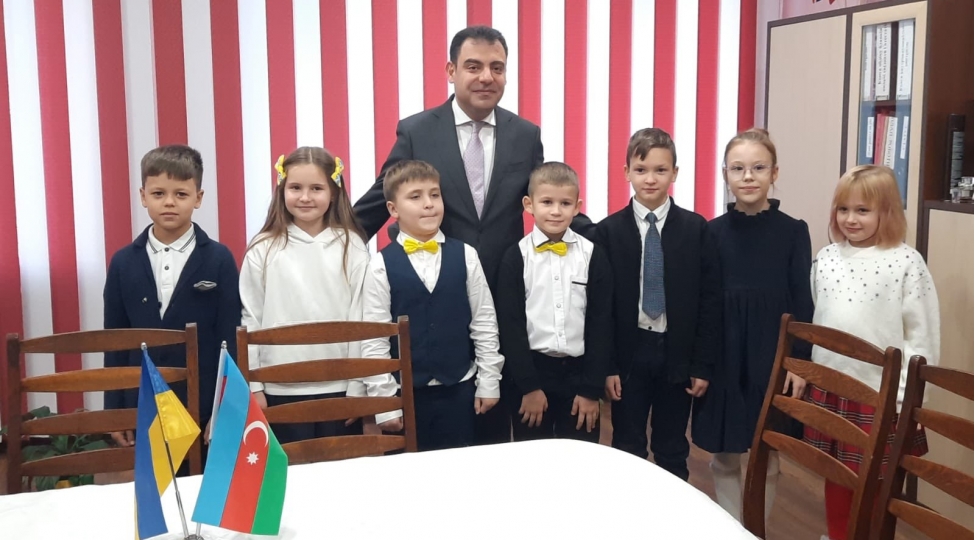 irpendeki-zerife-eliyeva-adina-liseye-azerbaycan-dili-derslikleri-tehvil-verilib-foto
