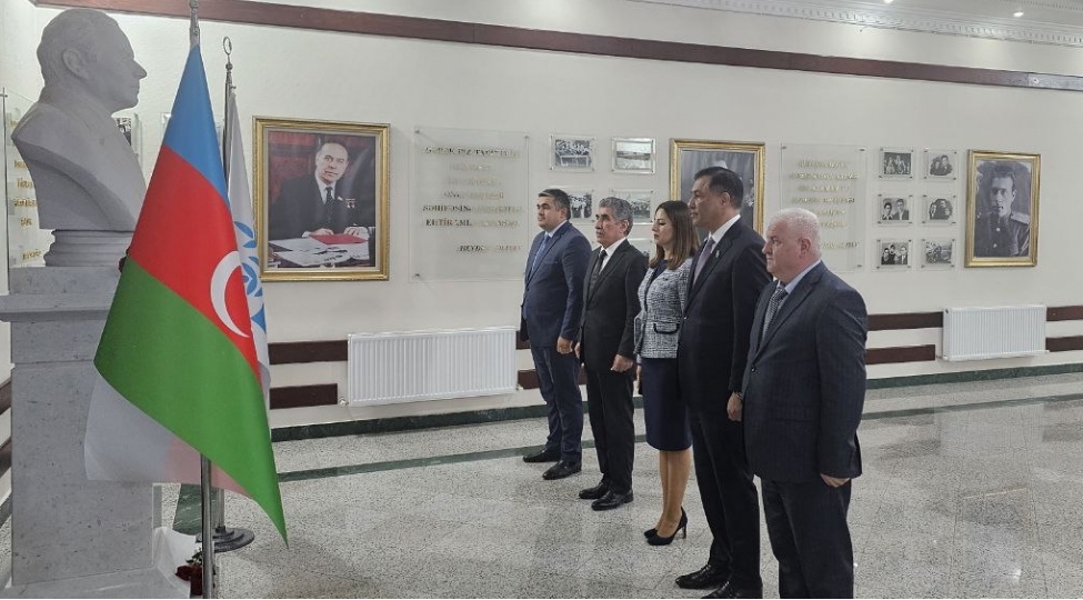 nizami-rayonunda-ilham-eliyev-tarixin-en-qudretli-azerbaycaninin-ve-boyuk-zeferin-muellifi-movzusunda-elmi-seminar-kechirilib-fotolar