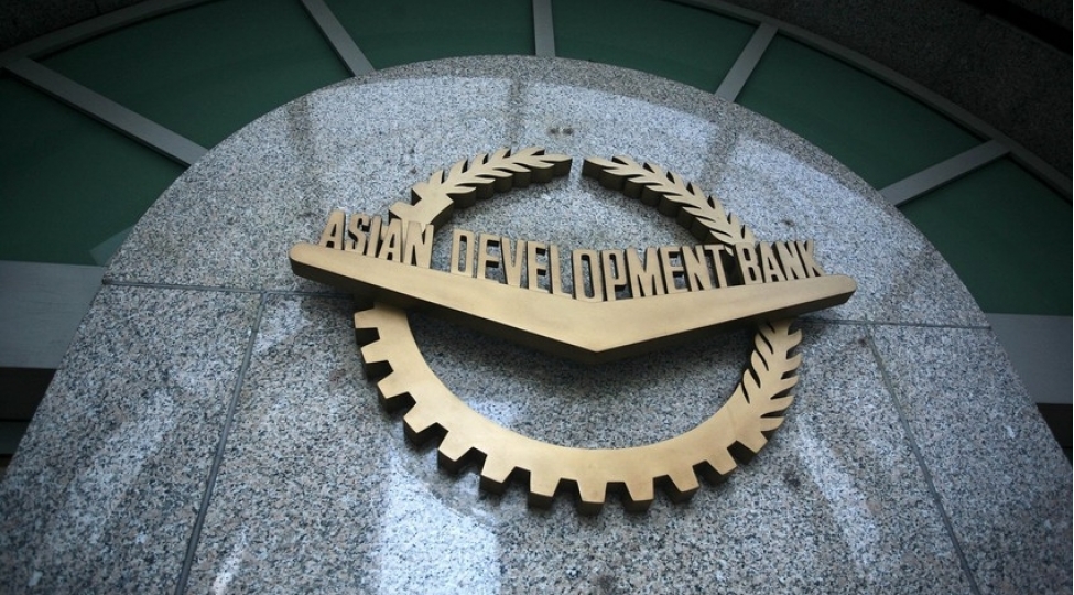 adb-azerbaycan-manati-ile-ikinci-istiqraz-buraxib