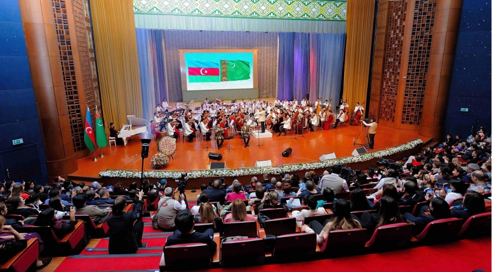 ashqabadda-heyder-eliyevin-100-illik-yubileyi-munasibeti-ile-konsert-kechirilib-foto