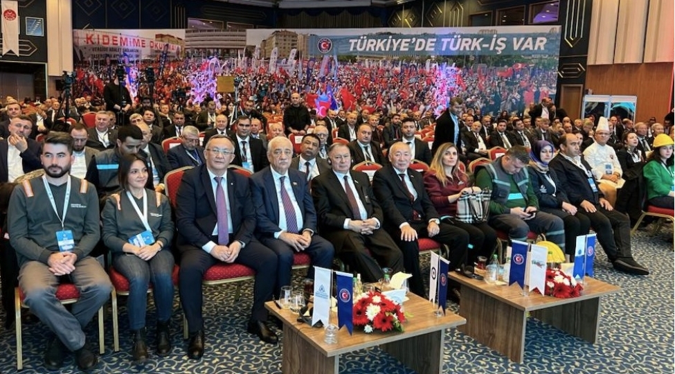 turk-ish-nin-24-cu-qurultayinin-achilishi-olub-foto