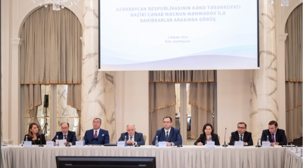 nazir-mecnun-memmedov-sahibkarlarla-gorushub