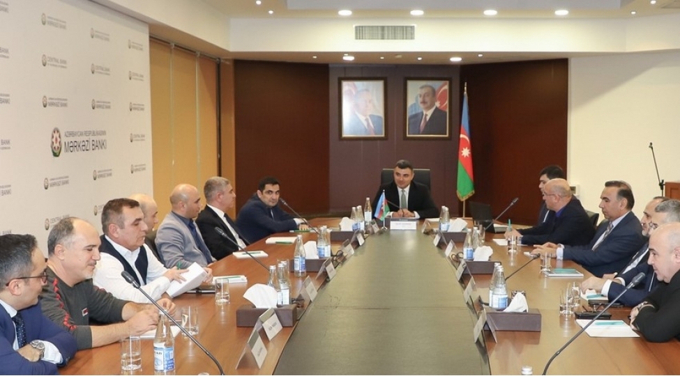 azerbaycan-merkezi-bankinin-sedri-iqtisadchi-ekspertlerle-gorush-kechirib