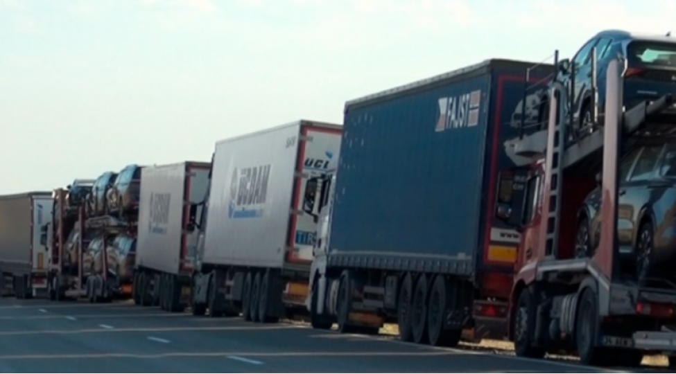 qirmizi-korpu-gomruk-postunda-gozleyen-avtomobillerin-sayi-azalib