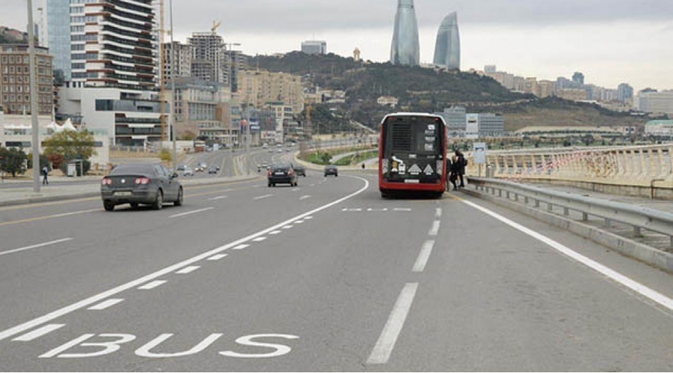 avtobuslarin-hereket-suretinin-artirilmasi-uchun-ayrilmish-zolaqlar-shebekesi-hazirlanir