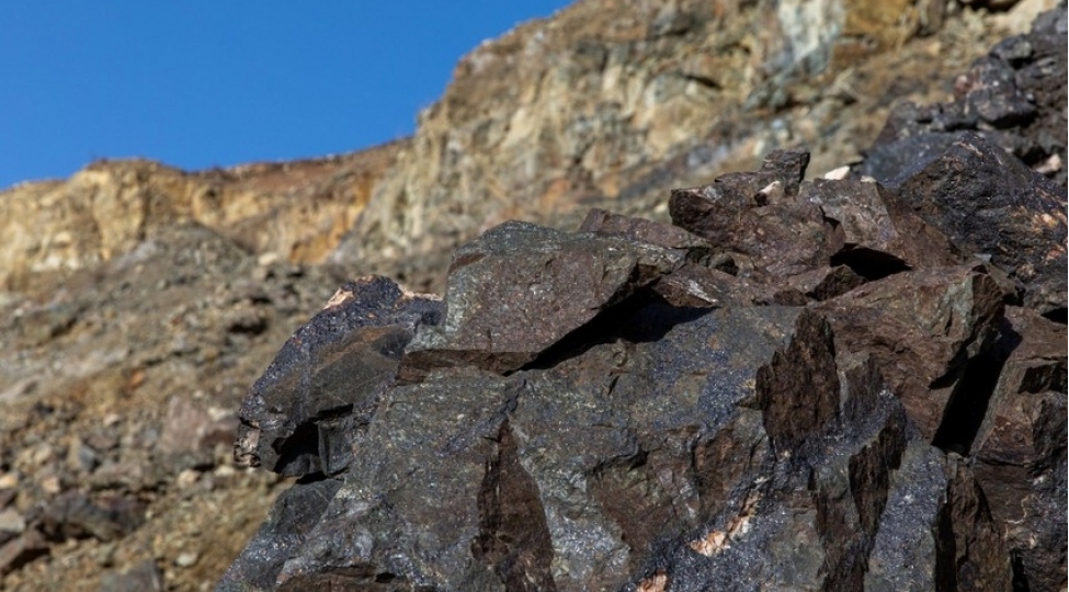 dashkesen-demir-filizi-yataqlari-qrupunda-geoloji-tedqiqatlar-davam-etdirilir
