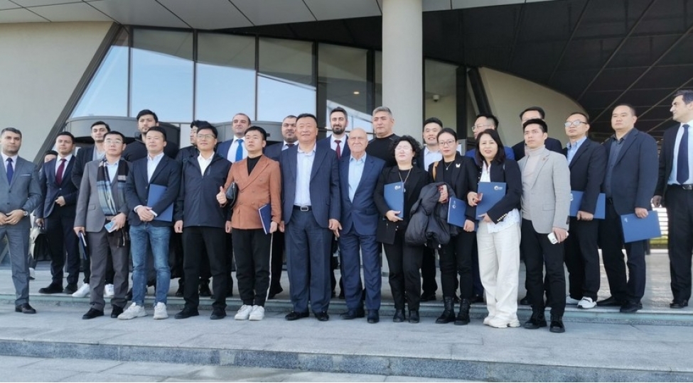 chinin-ish-adamlari-elet-azad-iqtisadi-zonasinda-olub
