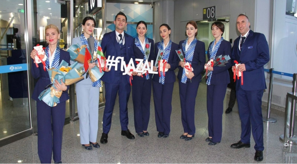 azal-pekin-istiqametinde-uchushlara-bashlayib