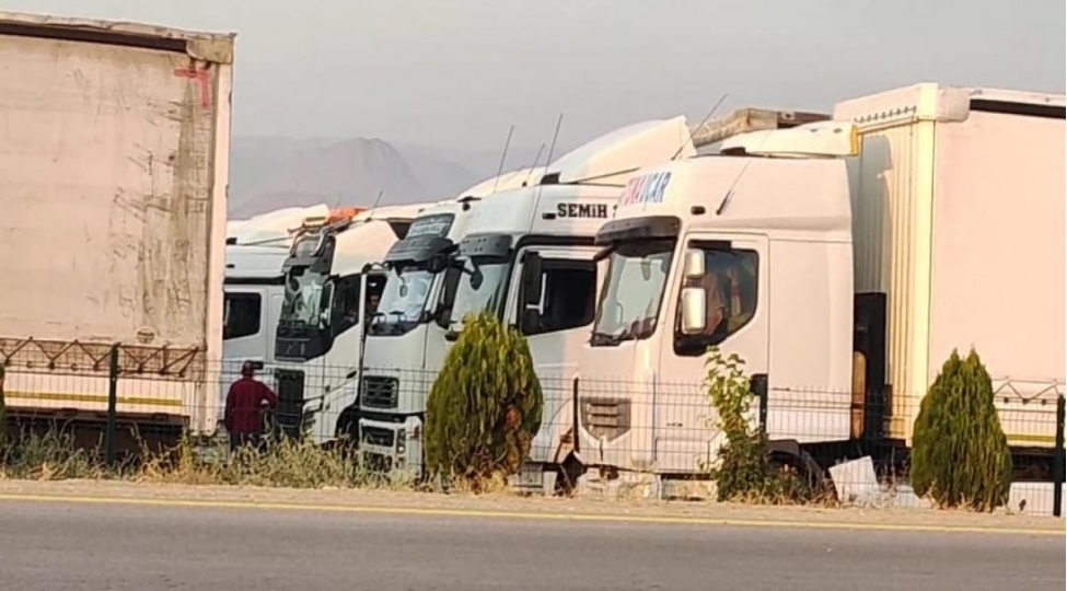 sederek-gomruk-postunda-tir-larin-kechidinde-yaranan-sixliga-aydinliq-getirilib