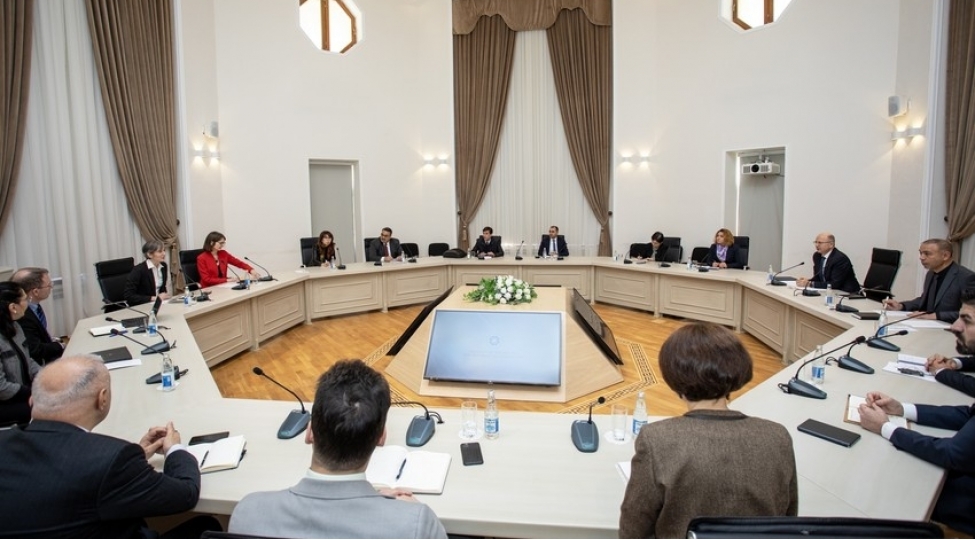 azerbaycanla-dunya-banki-enerji-terefdashliginin-inkishafini-muzakire-edib