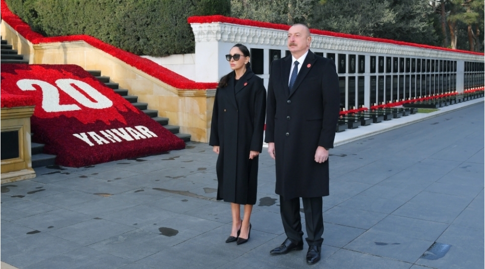 prezident-ilham-eliyev-ve-birinci-xanim-mehriban-eliyeva-shehidler-xiyabanini-ziyaret-edibler-yenilenib