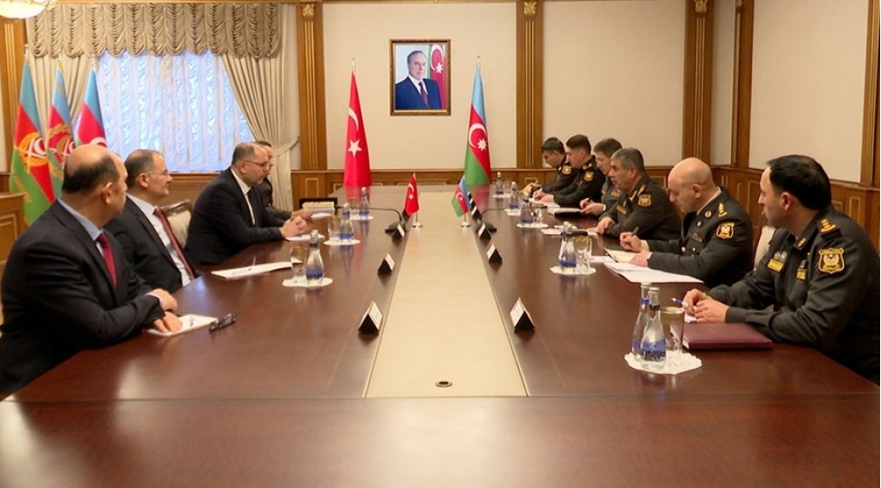 azerbaycanin-mudafie-naziri-turkiyenin-milli-mudafie-universitetinin-rektoru-ile-gorushub-foto