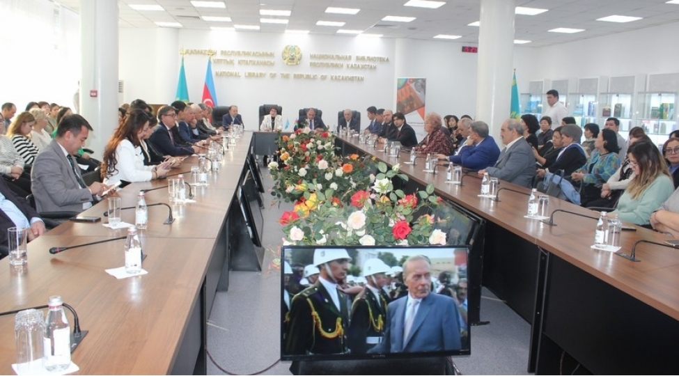 qazaxistanda-heyder-eliyev-ve-gencler-siyaseti-movzusunda-beynelxalq-konfrans-kechirilib-foto