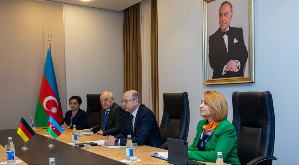 azerbaycan-almaniya-ile-yashil-enerji-kechidi-ile-bagli-siyaseti-muzakire-edib-yenilenib