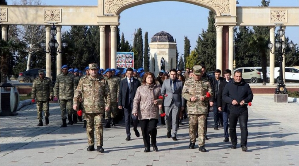 quru-qoshunlari-elece-de-xususi-teyinatli-tehsil-muessiselerinde-gencler-gunu-qeyd-olunub-foto