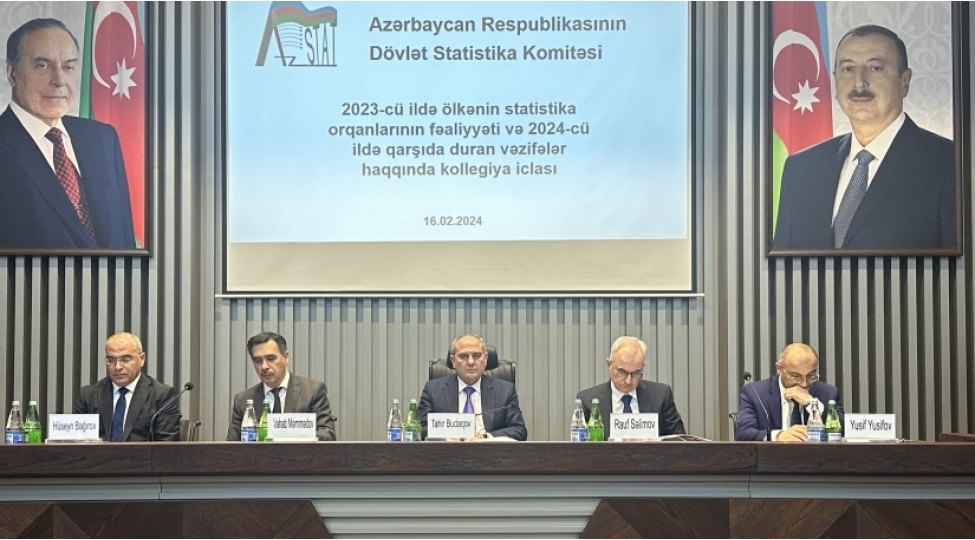 dovlet-statistika-komitesinde-2023-cu-ilin-yekunlarina-ve-2024-cu-ilde-qarshida-duran-vezifelere-hesr-olunan-genish-kollegiya-iclasi-kechirilib-foto