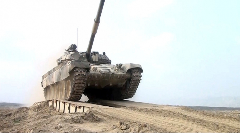 azerbaycan-ordusunda-tanklarin-ve-doyush-mashinlarinin-heyetlerinin-hazirlanmasi-kursu-kechirilir-video