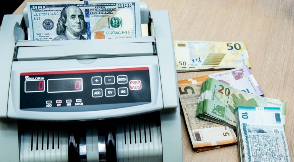 azerbaycan-banklari-valyuta-mubadilesi-uzre-gelir-marjasini-42-artiriblar
