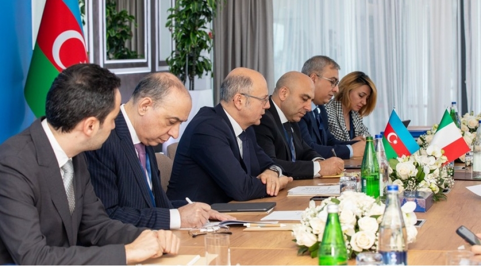 azerbaycan-italiya-ile-elektrik-doldurma-infrastrukturunun-qurulmasi-uzre-emekdashligi-muzakire-edib