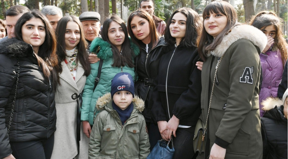 guclu-qadin-qudretli-dovlet-ve-ugurlu-gelecek