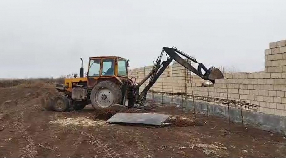 imishlide-qanunsuz-tikili-sokulub-video