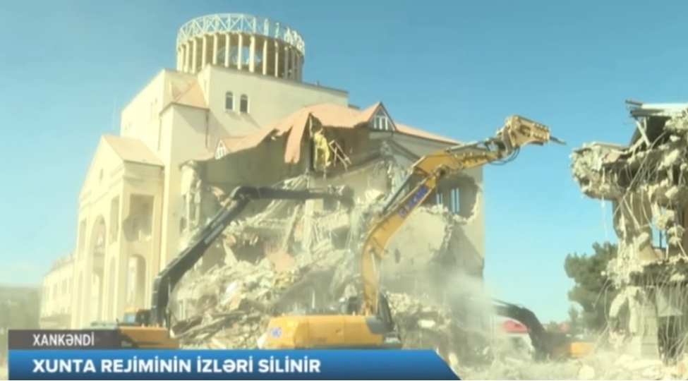 xankendide-separatchilarin-parlament-binasi-sokulur-anbaan-goruntuler