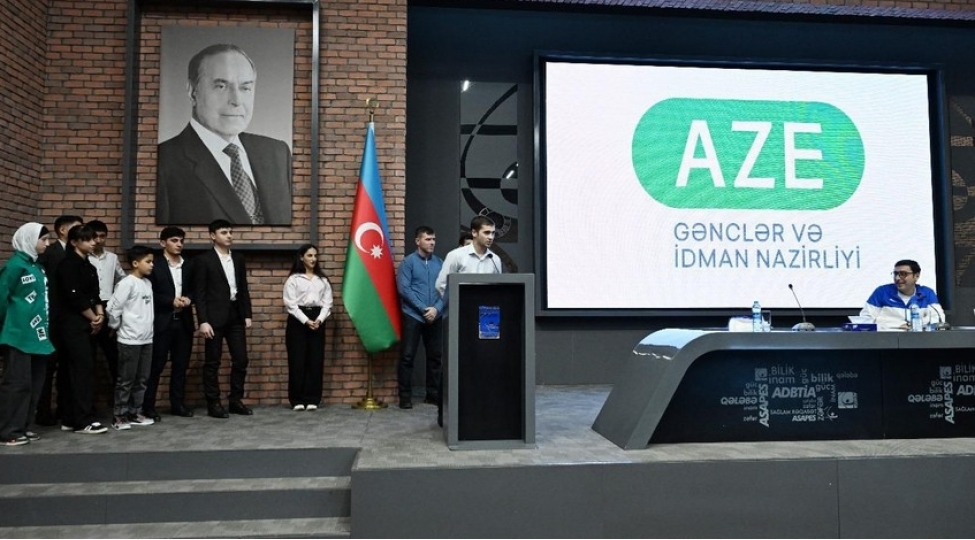 nazir-oten-ay-beynelxalq-yarishlarda-ugur-qazanan-idmanchilarla-gorushub-foto