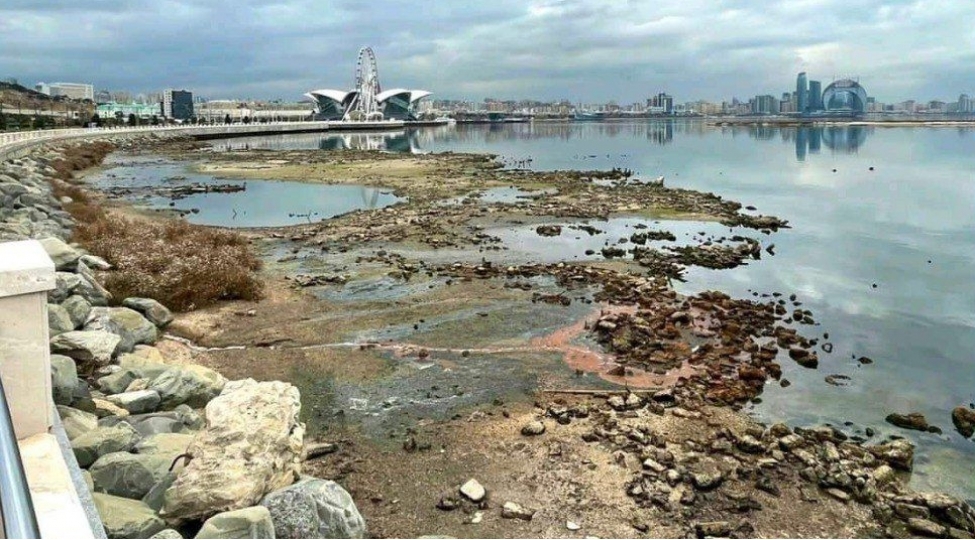 xezerin-boyuk-bir-hissesi-yox-olur-video