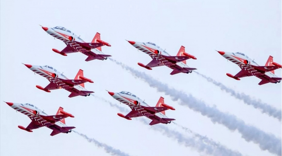 turk-ulduzlari-aviasiya-qrupuna-daxil-olan-teyyare-qezaya-ugrayib-video