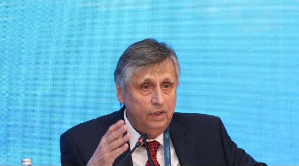 chexiyanin-eks-bash-naziri-iqlim-deyishikleri-ile-bagli-problemler-hellini-tapmalidirlar