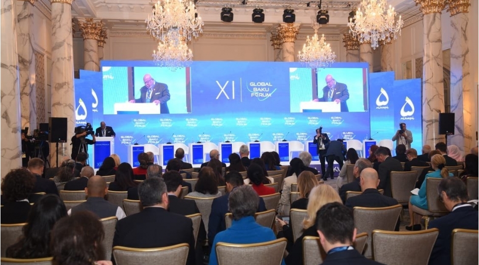 xl-qlobal-baki-forumunun-uchuncu-gunu-panel-iclaslari-ile-davam-edir