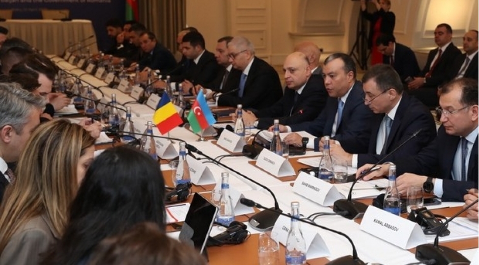 azerbaycan-tekce-tebii-qaz-ixracina-deyil-hem-de-lng-tedarukune-diqqet-yetirir-kamal-abbasov
