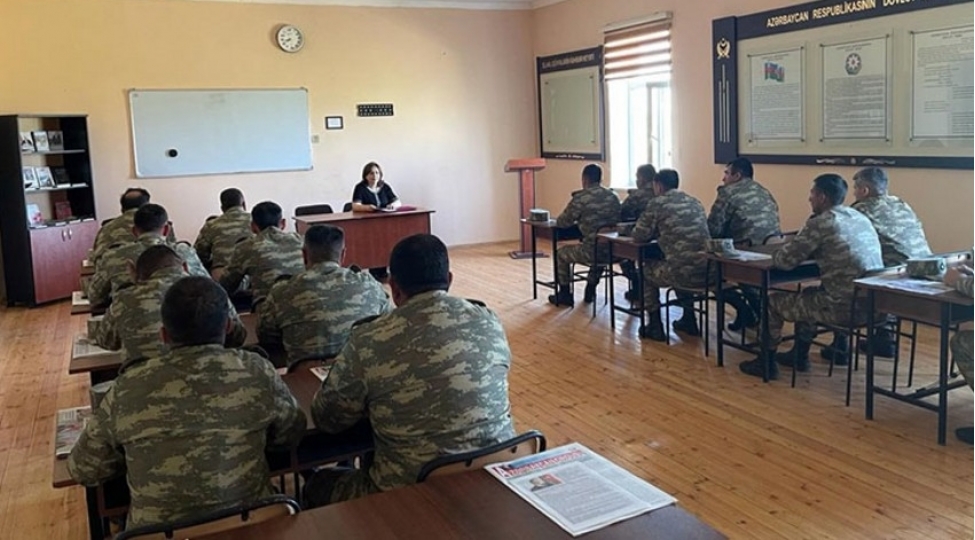 azerbaycan-ordusunda-gender-beraberliyi-ile-bagli-seminarlar-kechirilib