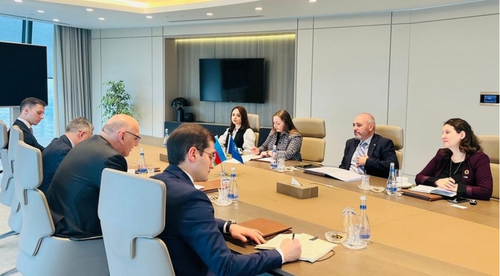 elchin-emirbeyov-bmt-bash-katibinin-komekchisi-ile-cop29-u-muzakire-edib
