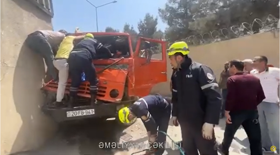 xirdalanda-iki-kamaz-toqqushub-video