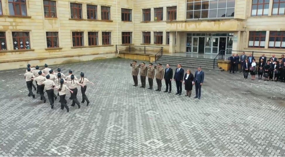 orta-mekteblerde-numunevi-mulki-mudafie-meshqleri-kechirib-video