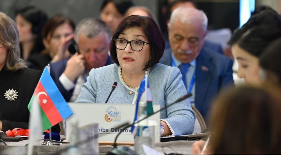 milli-meclis-sedri-asiya-qadinlar-forumunda-boyuk-qayidish-ve-cop29-barede-melumat-verib