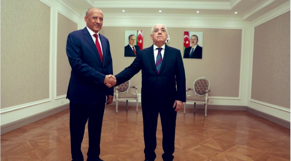 eli-esedov-efiopiyanin-bash-nazirinin-muavini-ile-gorushub