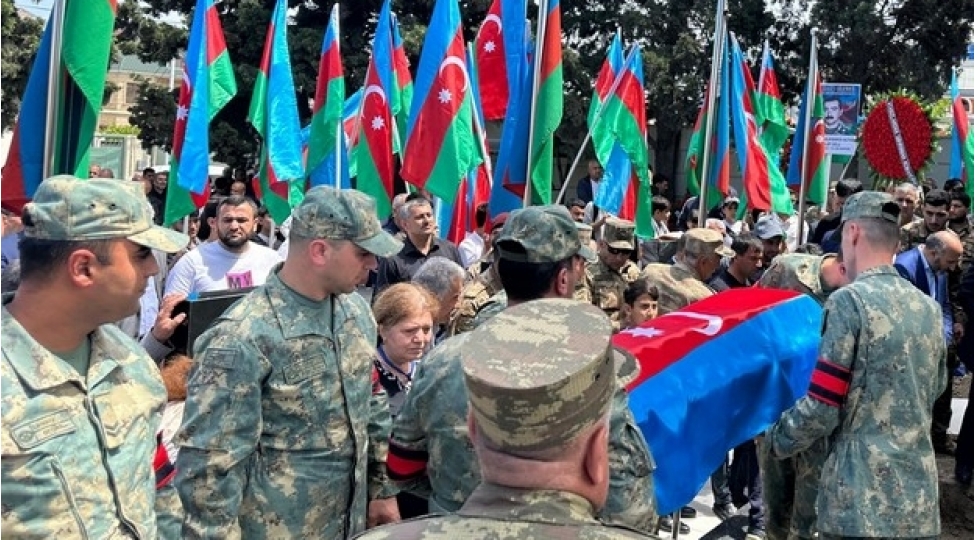 shehid-eliyar-elekberov-keshledeki-shehidler-xiyabaninda-defn-olunub