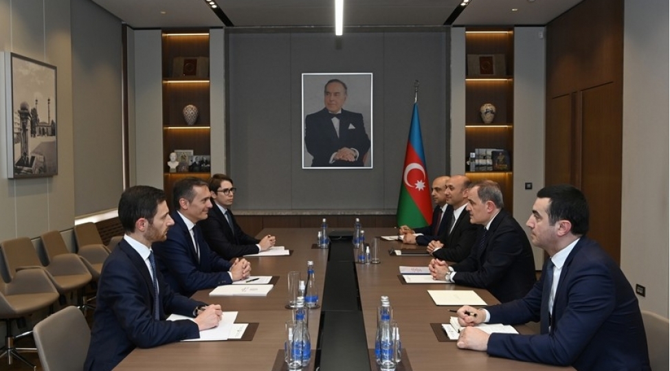 italiyanin-yeni-sefiri-etimadnamesinin-suretini-ceyhun-bayramova-teqdim-edib