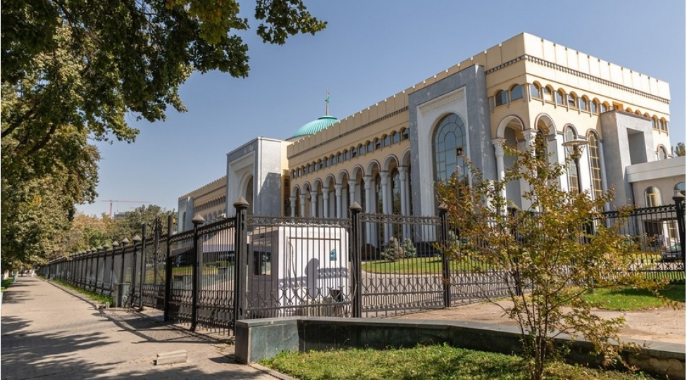 ozbekistan-xin-azerbaycani-musteqillik-gunu-munasibetile-tebrik-edib