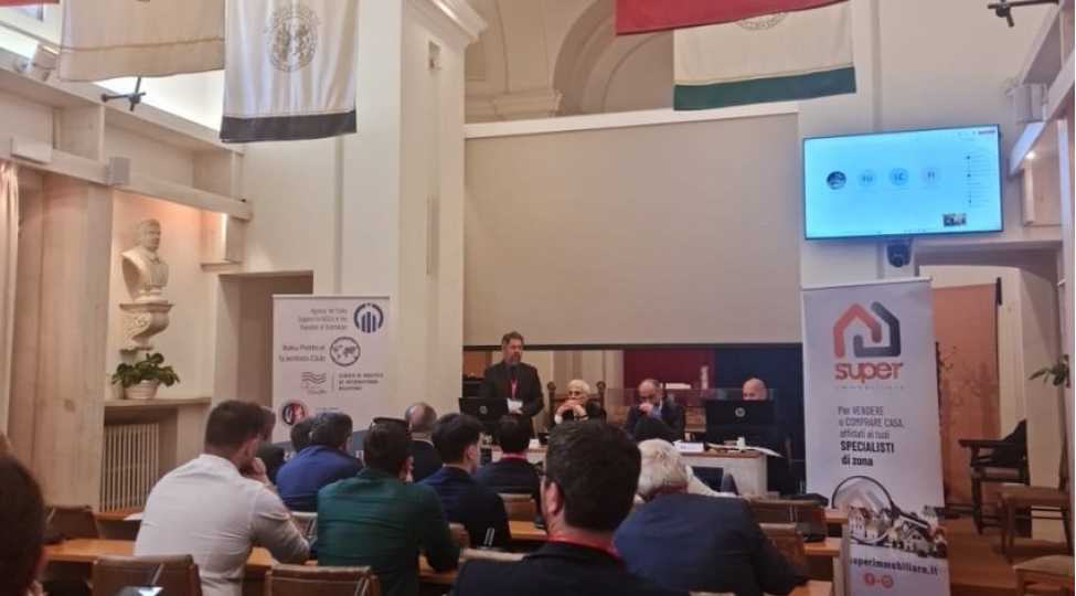 peruca-universitetinde-azerbaycanin-xarici-siyaset-prioritetlerinden-danishilib