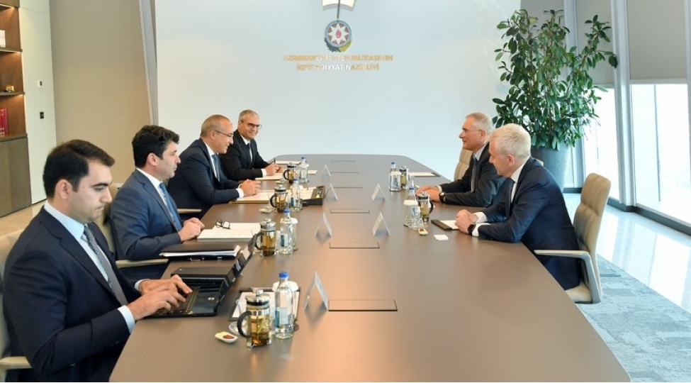 azerbaycan-italiya-shirketi-ile-dekarbonizasiya-tedbirlerini-muzakire-edib