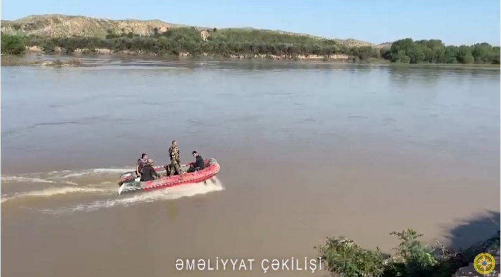 tovuzda-avtomobille-kure-dushen-shexslerin-axtarishlari-davam-edir-video